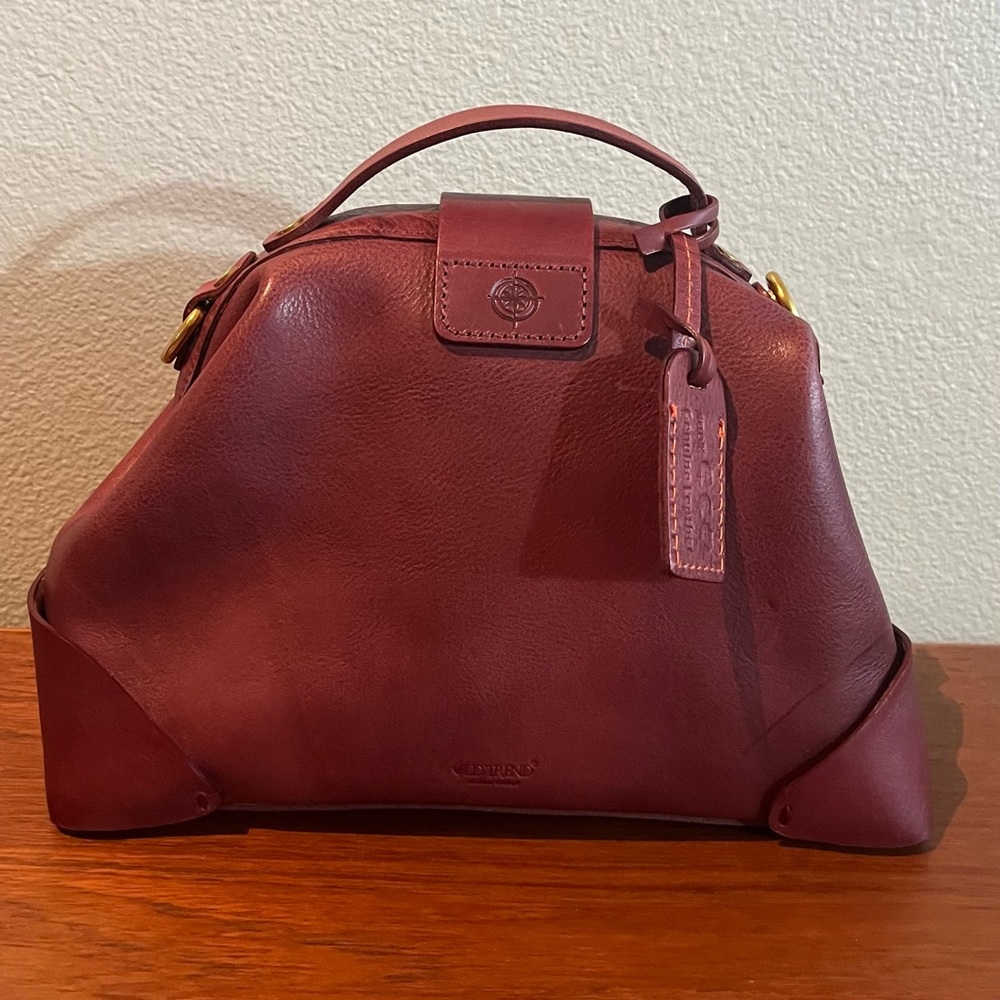 Old Trend “Modern Vintage” Leather Crossbody Mini Doctor Bag - Handmade - Picture 4 of 16